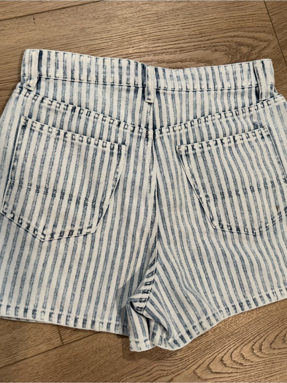 Faherty Women's Topsail Railroad Stripe Blue Denim Shorts size 28 - Picture 2 of 9
